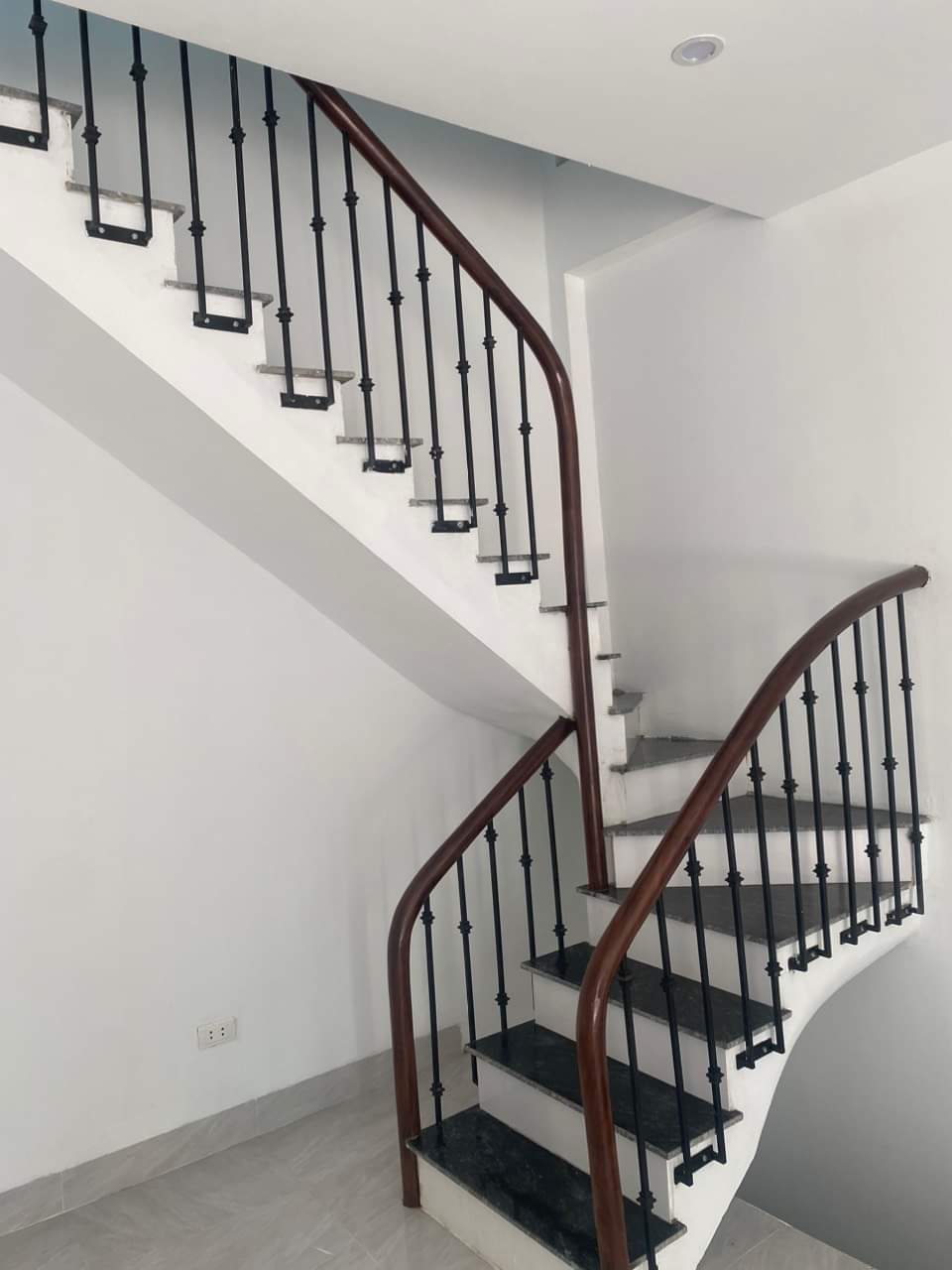 Tôi cho thuê nhà mới, hai đường đi, Võ Thị Sáu, 105m2x 5T vỉa hè 30 Tr - Ảnh 2